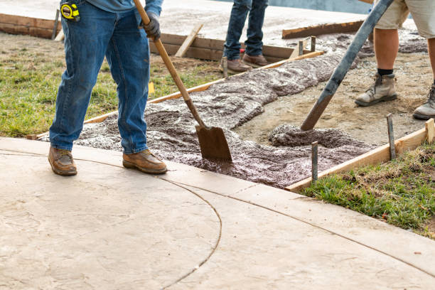 Best Concrete Flooring Contractor  in Little Chute, WI